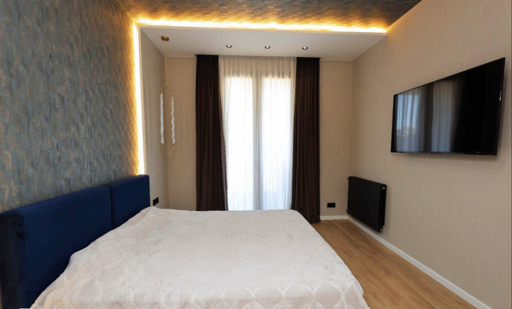 ქირავდება 4 ოთახიანი ბინა საბურთალოზე